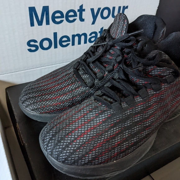 Jordan B Fly size 11 - Picture 2 of 5